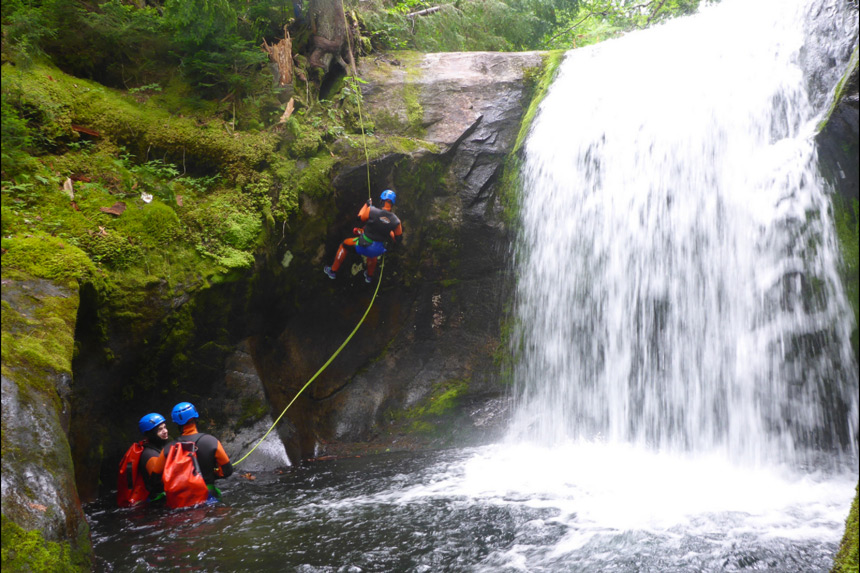 Canyoning Quebec au Massif de Charlevoix © Marc Tremblay