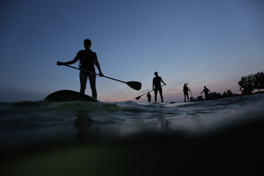 Stand up paddle la nuit avec KSF © Benjamin Rochette