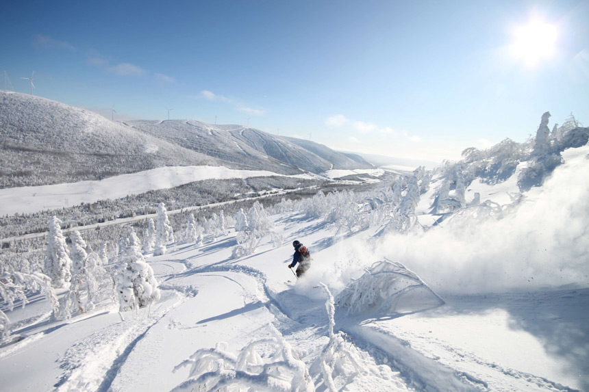 Ski hors-piste en Gaspesie_Mont-Porphyre-©-Le-Québec-maritime_Éric_Marchand