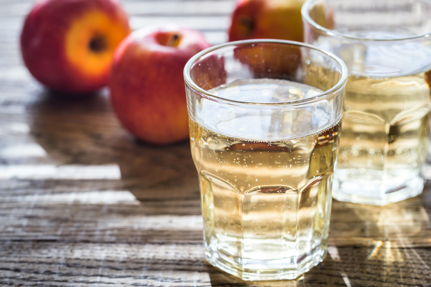 Cidre et pommes  Shutterstock - Alexander Prokopenko